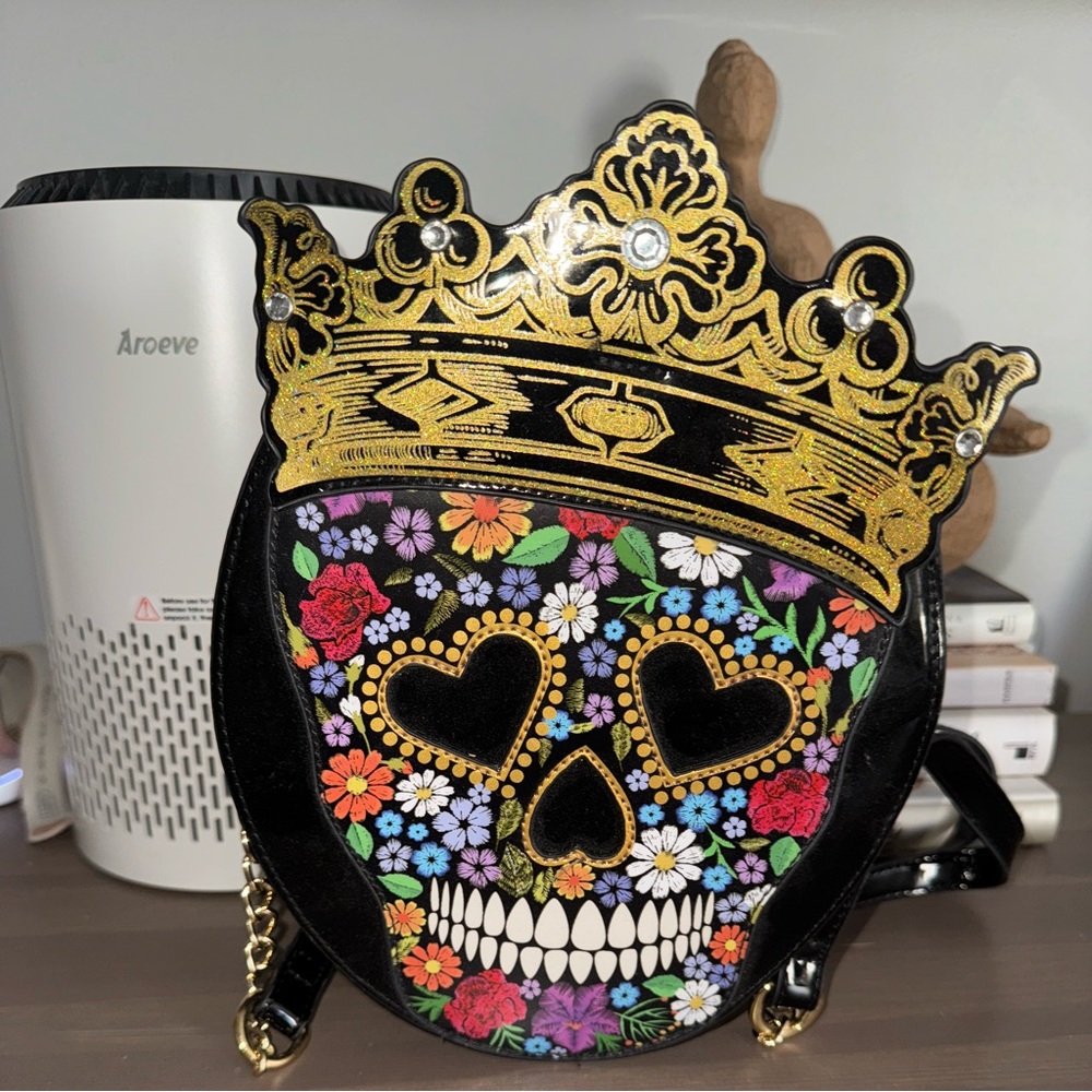 Betsy Johnson skull cross body